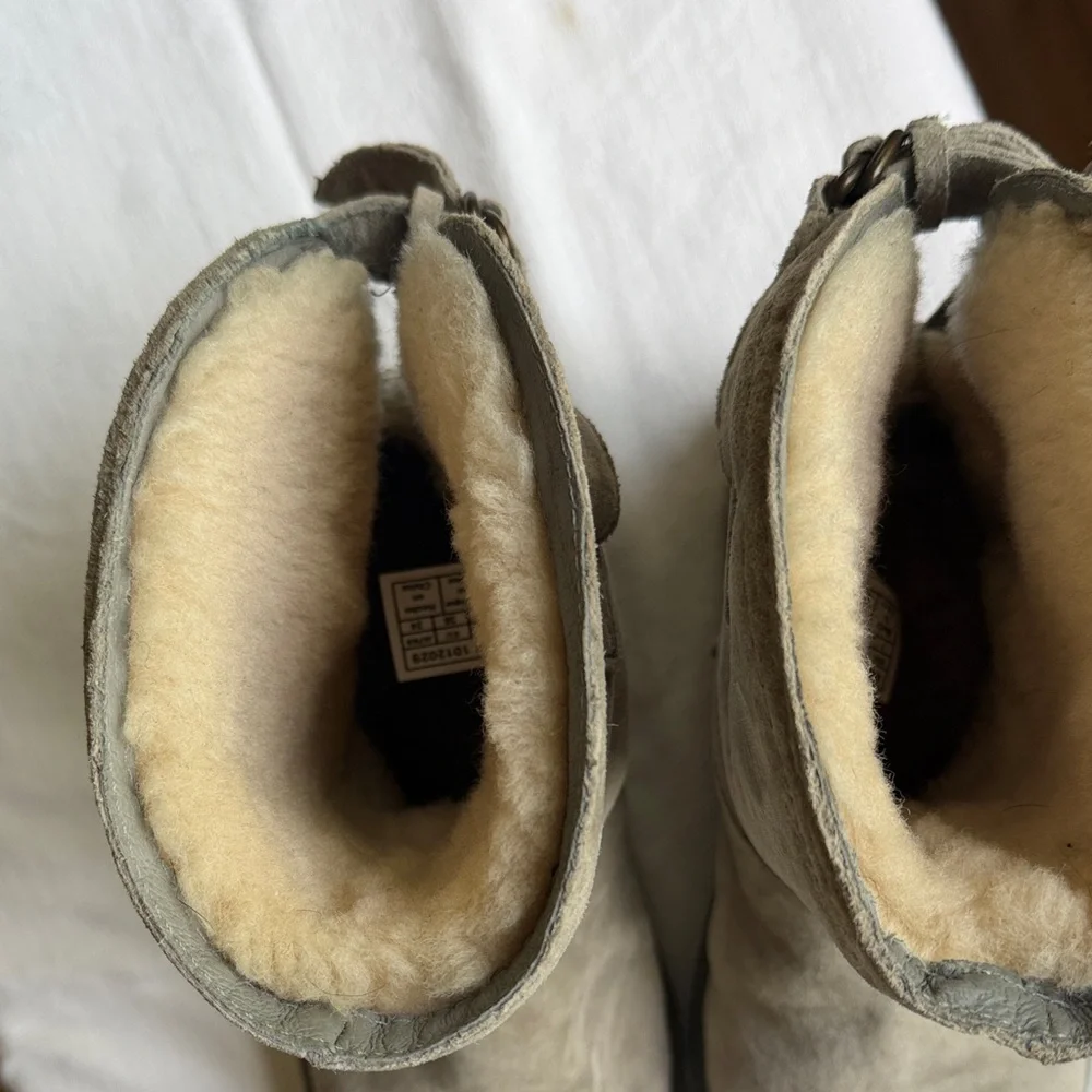 UGG Short Suede Shearling Boots in Light Grey Women’s 7